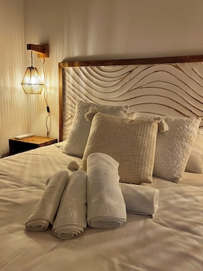 2 bedrooms, iron/ironing board, Internet, bed sheets