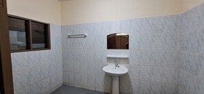 Phòng tập thể, 2 phòng ngủ, hút thuốc, ban công | Phòng tắm