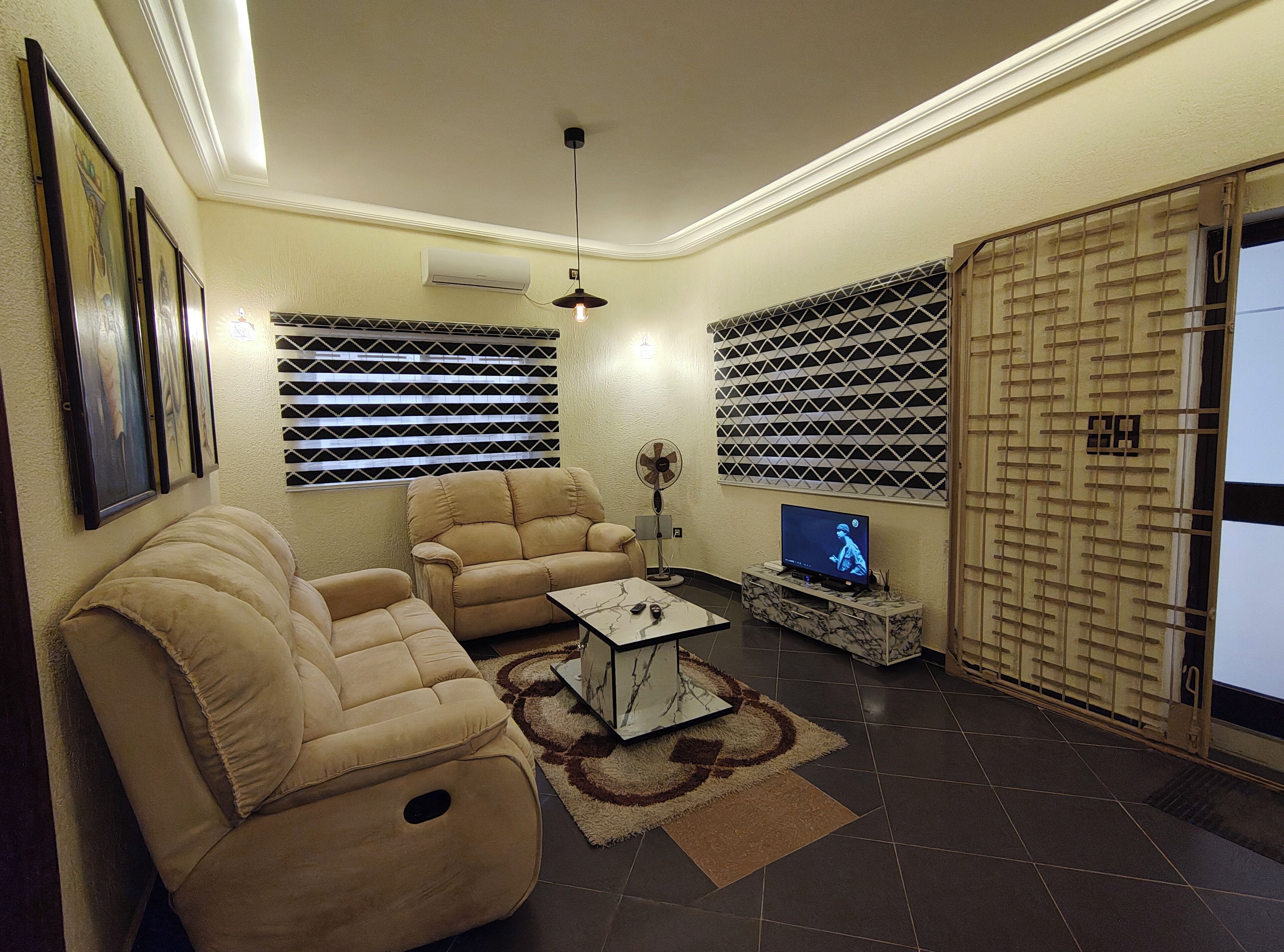 Gemeinsamer Schlafsaal, 2 Schlafzimmer, Raucher, Balkon | Wohnzimmer