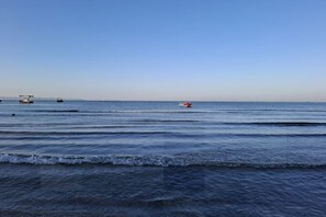 Sun loungers, beach towels - WOW DURRES apartment, sea and mountain view, 150m sea,balkon.Free parking. (Durrës)