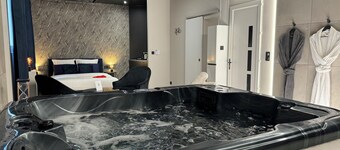 The Secrets of Eros: SUITE DE LUXE