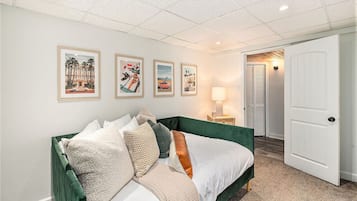 Lit parapluie, Wi-Fi, draps fournis