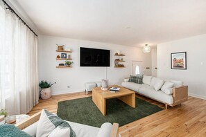 TV, ping pong, stereo