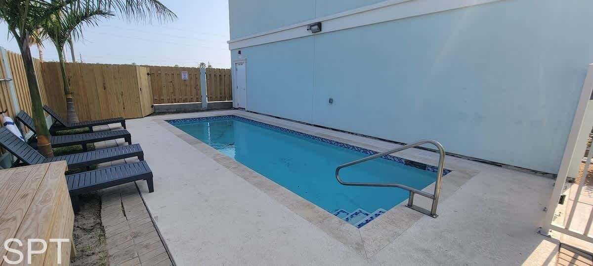 Een verwarmd zwembad