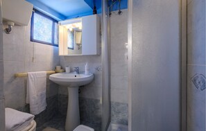 Shower - 2 bedroom lovely home in Frontale (Frontale)