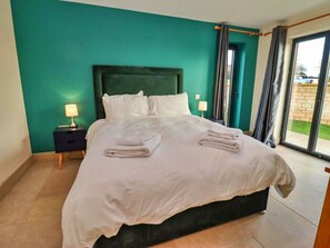 3 bedrooms, free WiFi, bed sheets