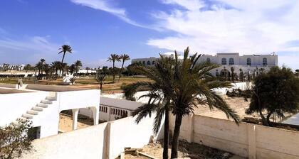 Charming 2-bedroom apartment with AC, WiFi in delightful Mezraya