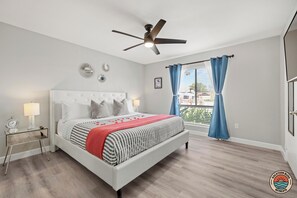 4 habitaciones, tabla de planchar con plancha y cuna de viaje