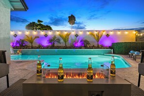 Unclassified image, 2 of 65, button