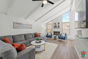 Smart TV, fireplace, video games, foosball - 4BR Chula Vista Getaway: Splash, Play & Game! (Chula Vista)