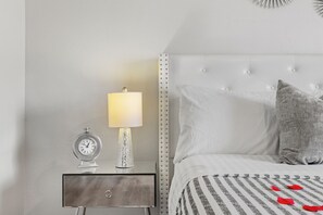 4 Schlafzimmer, Schreibtisch, Bügeleisen/Bügelbrett, Reisekinderbett