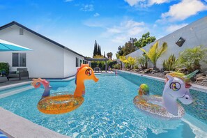 Unclassified image, 4 of 63, button