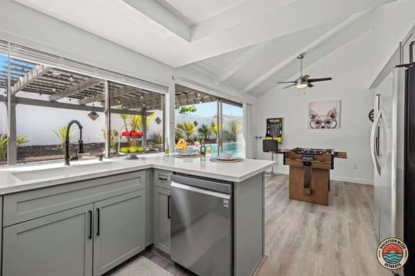 Fridge, microwave, oven, stovetop - 4BR Chula Vista Getaway: Splash, Play & Game! (Chula Vista)