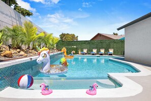 Unclassified image, 3 of 63, button