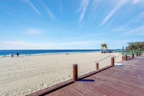 Beach nearby, white sand - Luxury Apartment - Oracle Broadbeach (Broadbeach)