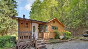 Cabin, 1 King Bed (Bear Footin' #1106) | Exterior - Bear Footin' #1106 (Gatlinburg)