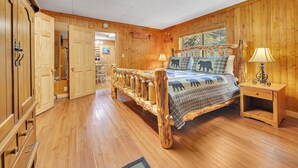 Cabin, 1 King Bed (Bear Footin' #1106) | 1 bedroom - Bear Footin' #1106 (Gatlinburg)