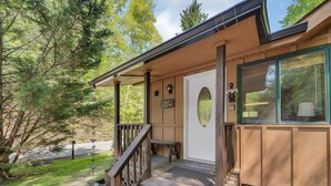 Cabin, 1 King Bed (Bear Footin' #1106) | Exterior detail - Bear Footin' #1106 (Gatlinburg)