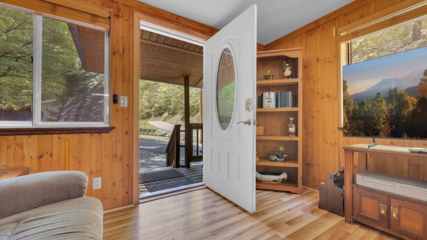 Cabin, 1 King Bed (Bear Footin' #1106) | Living area - Bear Footin' #1106 (Gatlinburg)