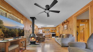 Cabin, 1 King Bed (Bear Footin' #1106) | Living area - Bear Footin' #1106 (Gatlinburg)