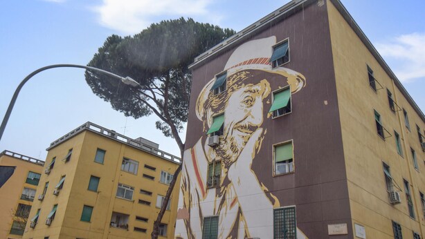 A building with a large mural of a man's face on the side. - 1 bedroom cozy apartment in Roma (Roma)