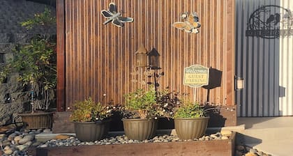 Bollinger Birdhouse-Tiny Home, Cozy Home Near Yosemite.