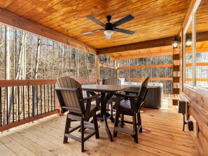 Outdoor dining - Legends Pool Lodge #450 (Gatlinburg)