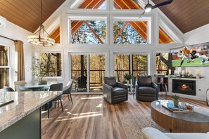 Interior - Wildest Dreams #1425 (Sevierville)