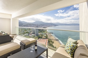 Property grounds - Wake Up to Paradise – Stunning 2BR Condo Right on the Beach (Puerto Vallarta)
