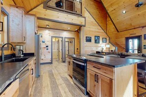 Cabin, Multiple Beds (Falcon Crest #3104) | Private kitchen - Falcon Crest #3104 (Gatlinburg)
