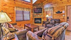 Cabin, Multiple Beds (Forever Views #2644) | Living area - Forever Views #2644 (Gatlinburg)