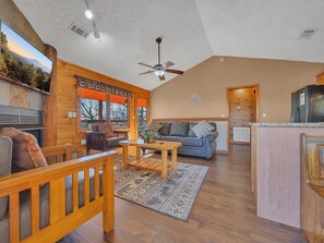 Living area - Smoky View on the Rocks #2046 (Sevierville)