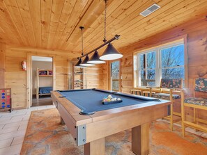 Cabin, Multiple Beds (Smoky View Top Shelf #2042) | Game room