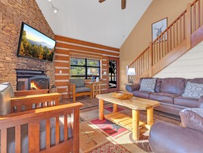 Cabane, plusieurs lits (Smoky View Top Shelf #2042) | Coin séjour