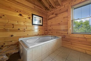 Bathroom - Mountain Paws #526 (Sevierville)