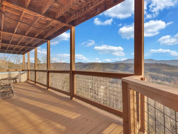 Cabane, plusieurs lits (Smoky View with a Twist #2030) | Terrasse/Patio