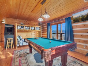 Cabane, plusieurs lits (Smoky View with a Twist #2030) | Salle de jeux