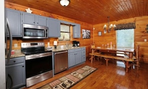 Cabane, plusieurs lits (Smoky View Straight Up #2036) | Cuisine privée