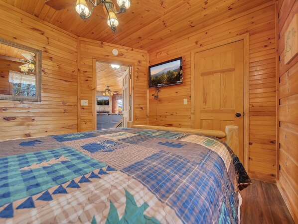 Room - Smoky View Straight Up #2036 (Sevierville)