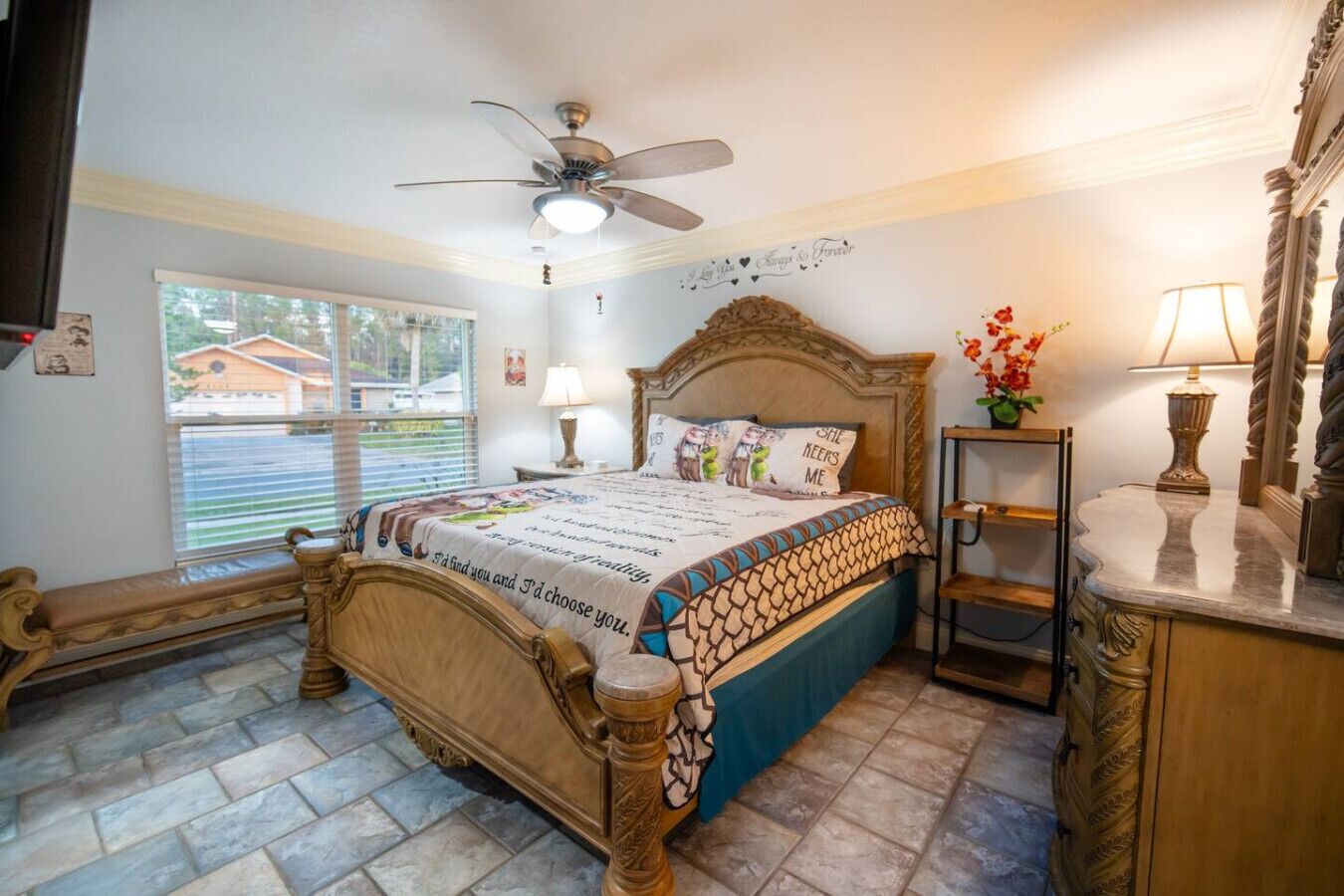 3 bedrooms, desk, iron/ironing board, travel crib