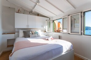 2 slaapkamers, een strijkplank/strijkijzer, gratis wifi, beddengoed