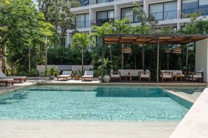 Pool - Modern Chic Tulum Rooftop Studio—Stunning Pool, Fast WiFi, Gym, Full Amenities (Tulum)