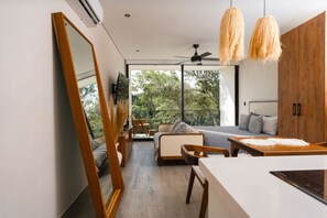 1 Schlafzimmer, Schreibtisch, Bügeleisen/Bügelbrett, Reisekinderbett