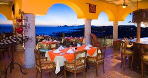 Outdoor dining - Stunning 2-bedroom villa in beautiful Cabo San Lucas with full resort amenities. (Cabo San Lucas)