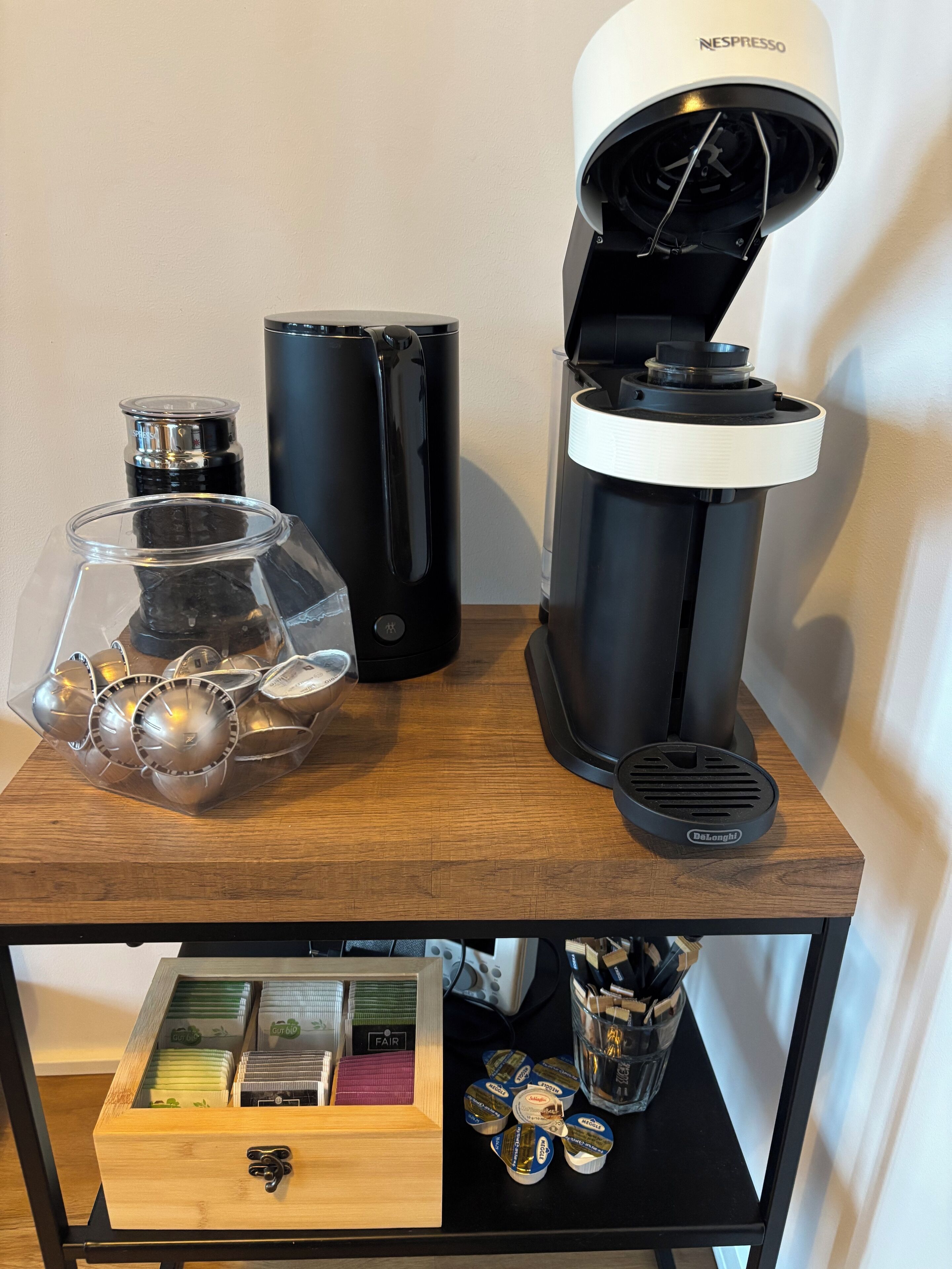 Kaffee und/oder Kaffeemaschine