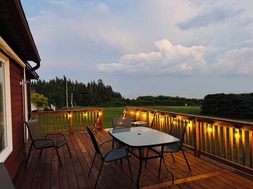 Sunset View Cottage. South Shore of PEI. Sleeps 7. Pet friendly!