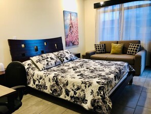 3 bedrooms, desk, WiFi, bed sheets