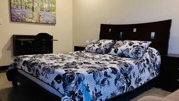 3 bedrooms, desk, WiFi, bed sheets