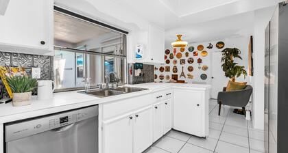 Rare Find! -East Boca Bliss - 1 mile to Beach 3-Bed 2 Bath home with Pool,