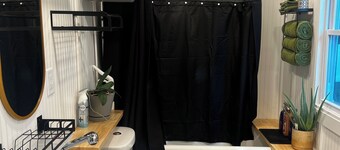 Tiny Home Alley Delight! Truly one of kind!